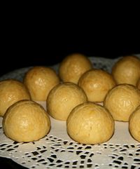 Kue Nastar (koekjes met ananasvulling)